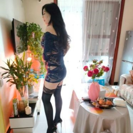 带角色扮演剧情的少妇